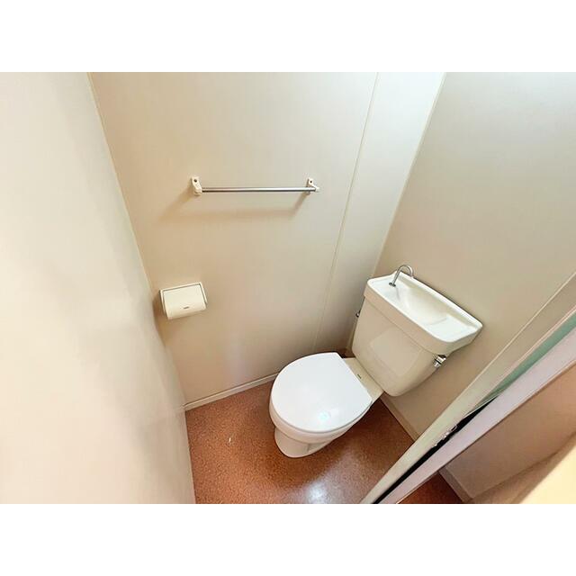 トイレ　※クリーニング前の写真になります