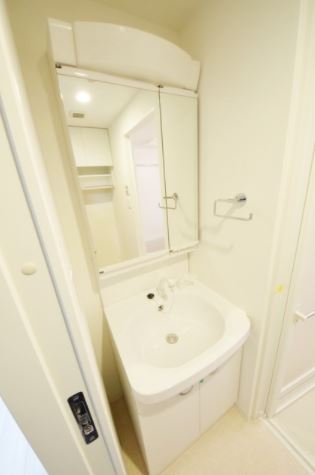 洗面設備　スペースが確保できる洗面所です