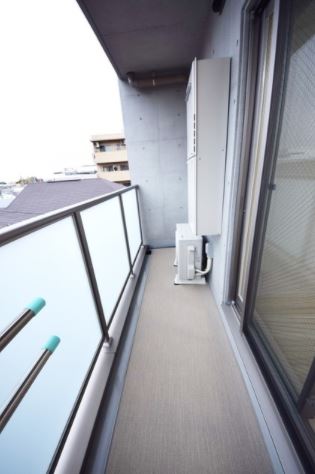 バルコニー　開放的で明るい空間を演出してくれるバルコニーです