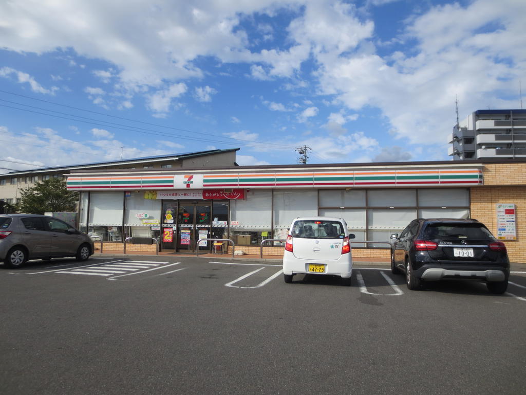 コンビニ　セブンイレブン一宮黒田北店（コンビニ）まで329m