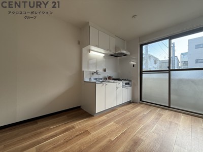 居室・リビング　南向きのダイニングキッチンです！