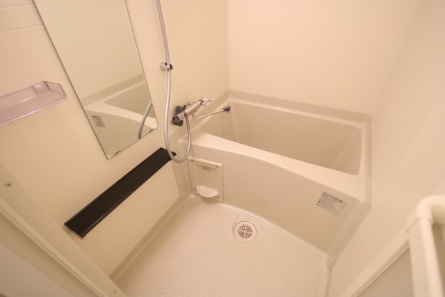 バス・シャワールーム　※違う階のお部屋の参考写真です。