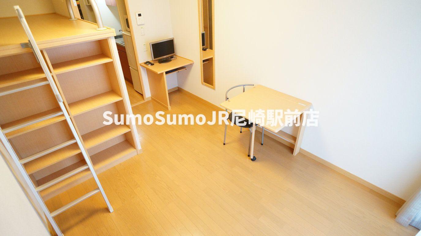 居室・リビング　こちらのリビングで趣味の時間をお楽しみください