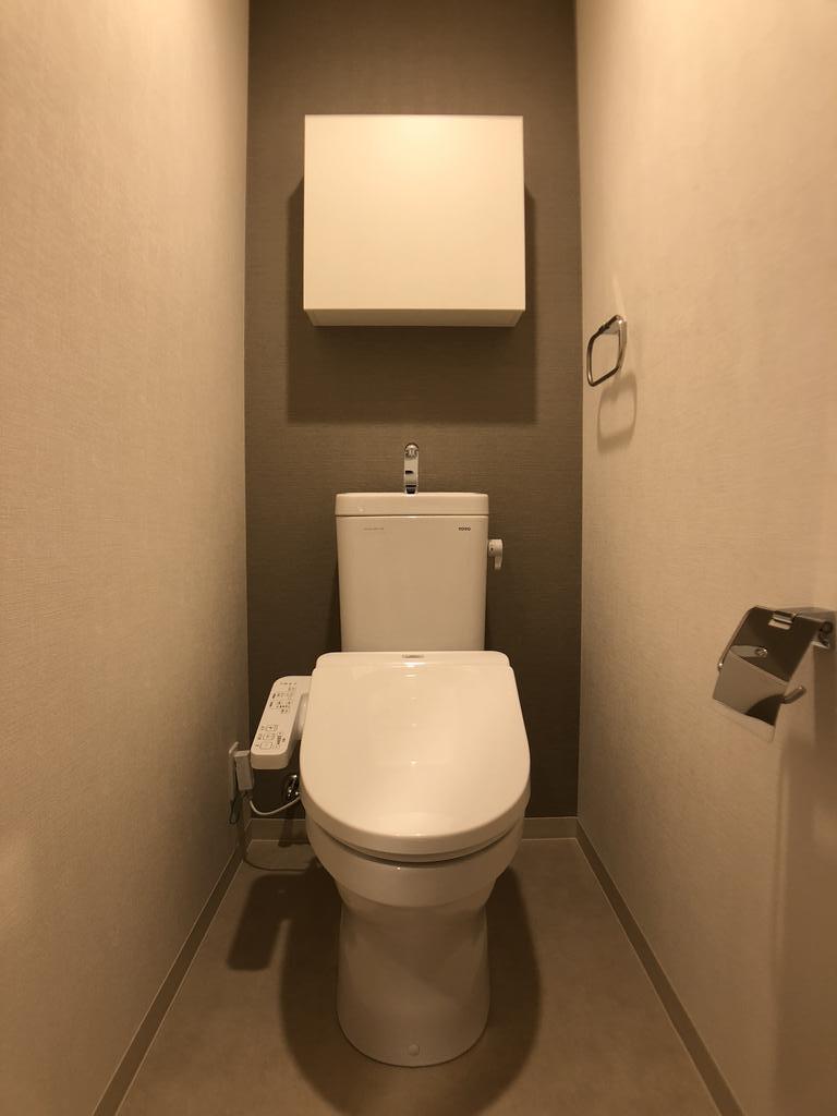 トイレ　温水洗浄便座付き