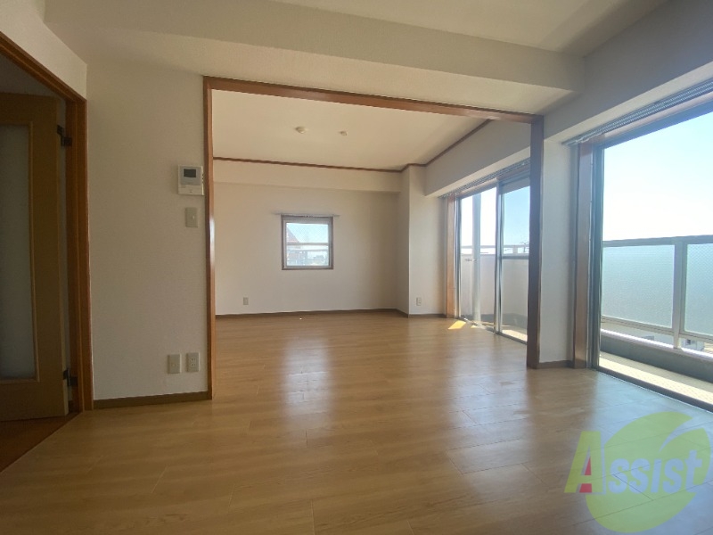 居室・リビング　１２帖のリビングが広がっております。気持ちが良いですね。