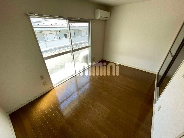 居室・リビング　※同物件別号室の参考写真です。