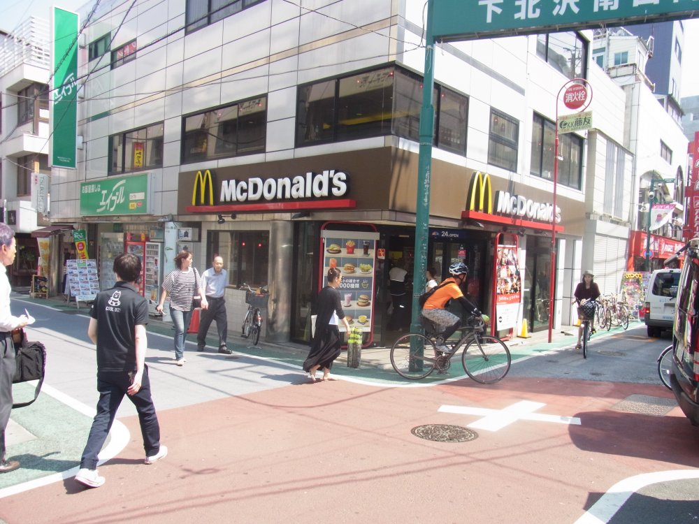 飲食店　マクドナルド 下北沢店（飲食店）まで195m