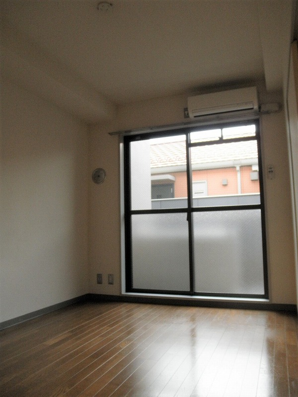 居室・リビング　別号室参考写真