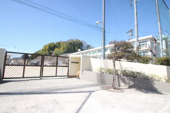 小学校　広島市立口田小学校（小学校）まで808m