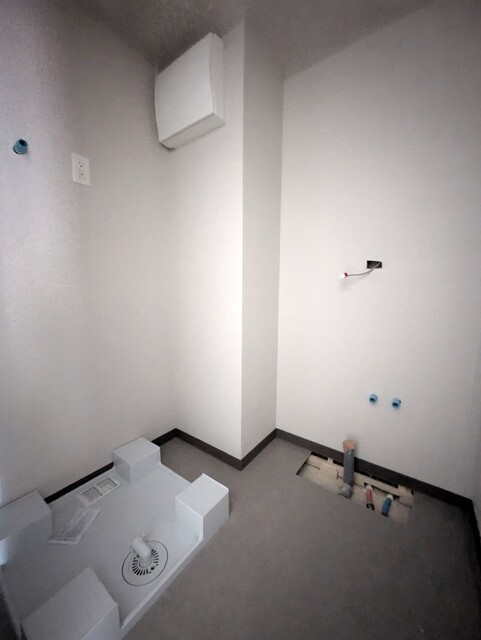 洗面設備　建築中の２０３号写真