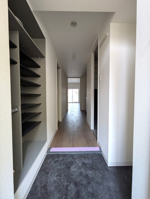 玄関　建築中の２０３号写真