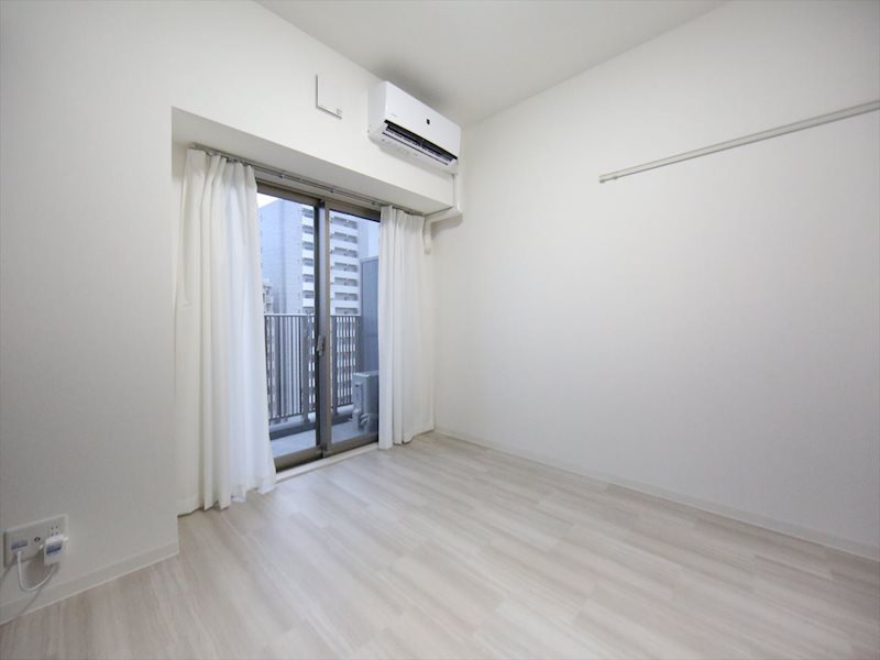 居室・リビング　洋室7帖　エアコン完備　バルコニーに面しています