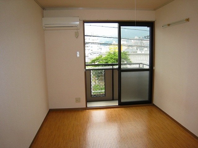 居室・リビング　同物件別号室