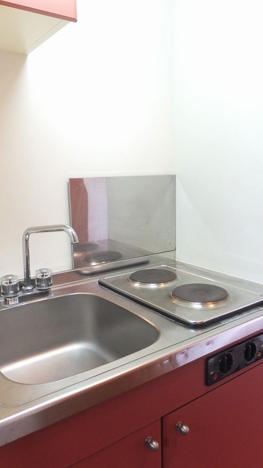 キッチン　2口の電気コンロ