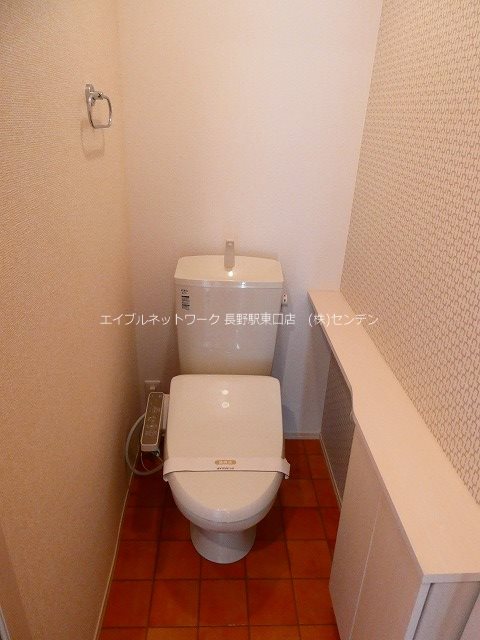 トイレ　※写真は101号室のものです（参考）