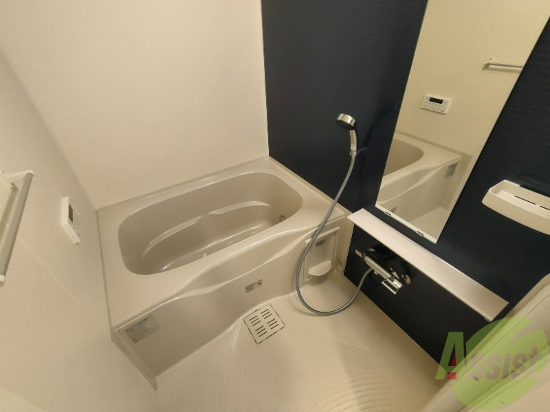 バス・シャワールーム　ゆっくりできる広さのお風呂です。追い焚き付きで便利！