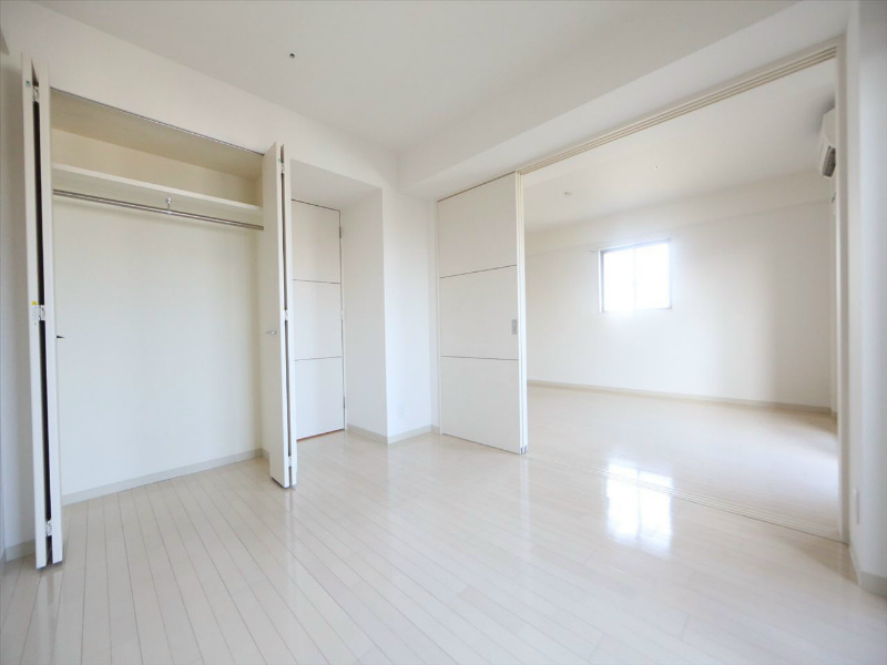 収納　洋室6.4帖　クローゼット付（収納充実してます）