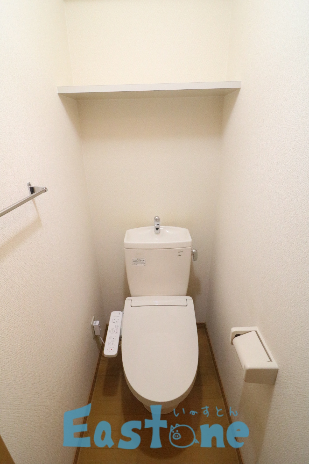 トイレ　温水便座付きトイレ＋棚付きで優しい！！