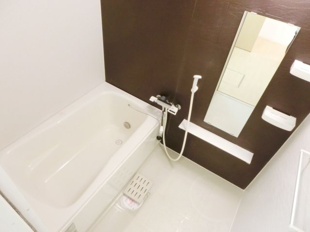 バス・シャワールーム　浴室乾燥機付きのバスルーム