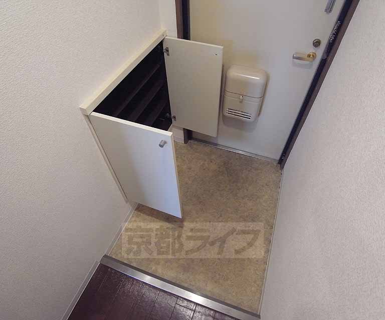 玄関　嬉しい靴箱付き