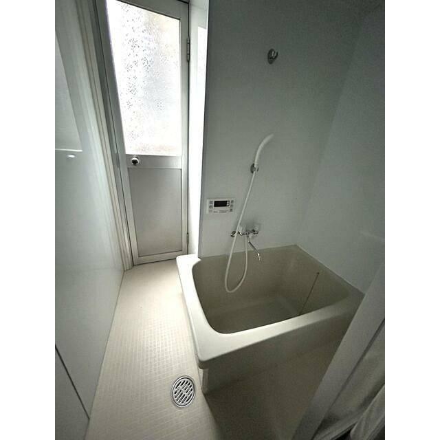 バス・シャワールーム　リフォーム済で快適です