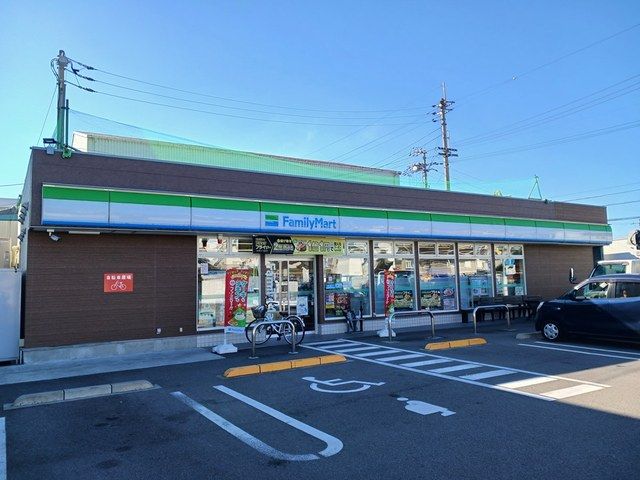 コンビニ　ファミリーマート川之江上分町店（コンビニ）まで528m