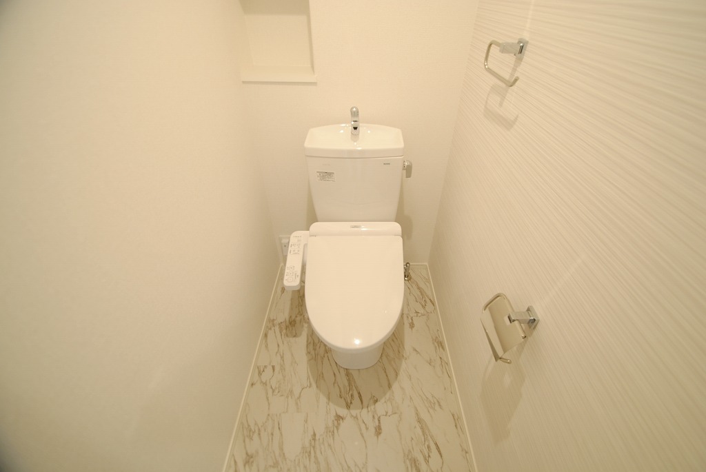 トイレ　内装イメージ：同物件別室