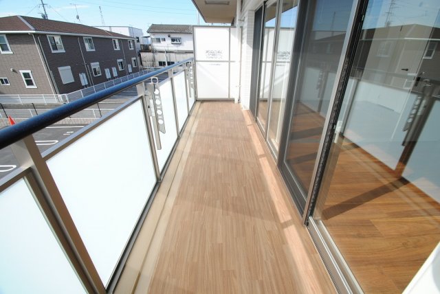 バルコニー　内装イメージ：同物件別室