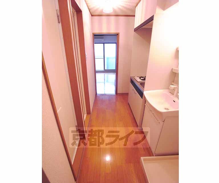 その他部屋・スペース　玄関から見た廊下です！