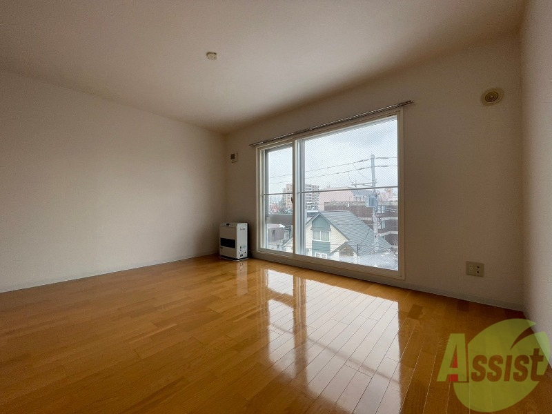 居室・リビング　広くてキレイなお部屋が広がっていて、充実した生活が送れそう。