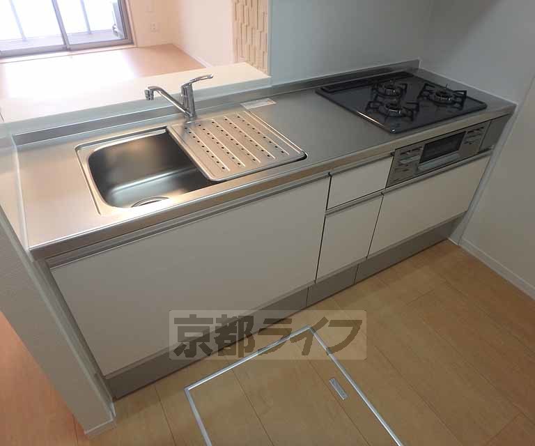 キッチン　３口コンロ付きシステムキッチンです。