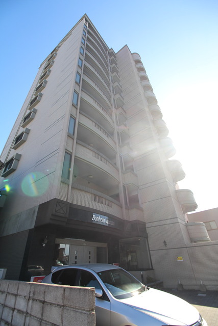 建物外観　ネット無料、宅配ボックス付きオートロックマンション♪