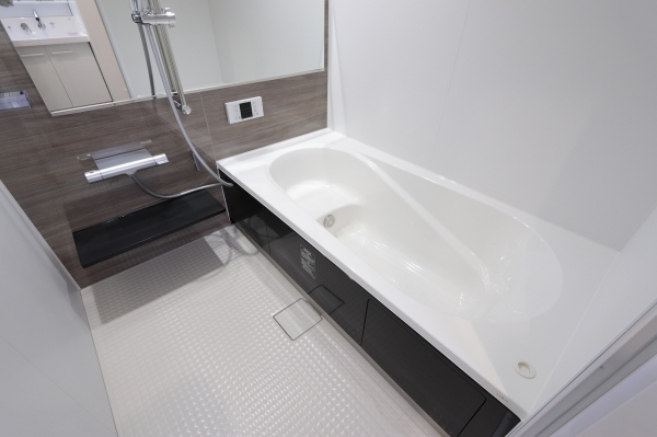 バス・シャワールーム　ゆったり一坪風呂