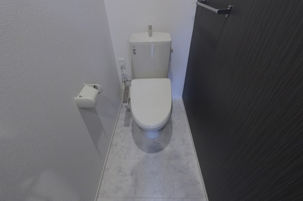 トイレ　温水シャワー付きトイレです