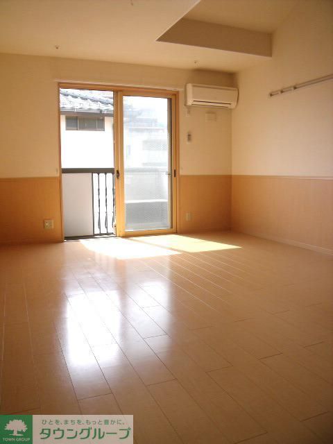 居室・リビング　明るいお部屋です