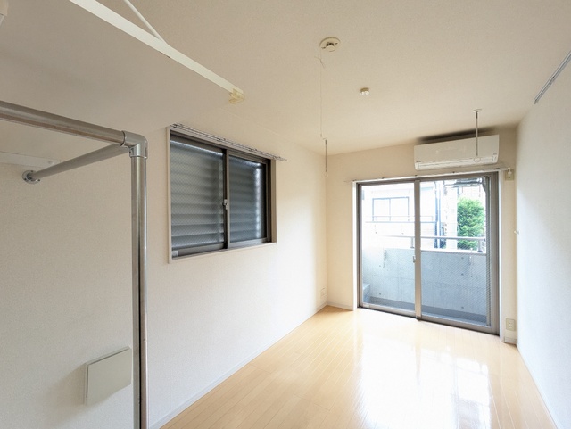 居室・リビング　２面採光のワンルーム♪