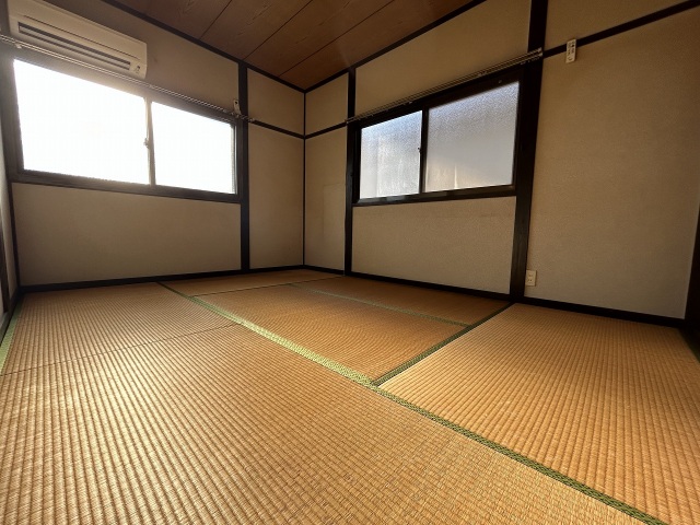 居室・リビング　明るい和室です