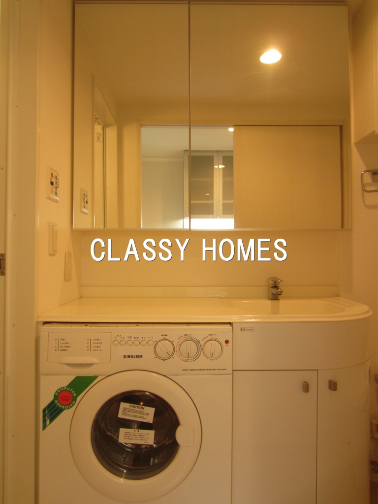 洗面設備　2007年竣工サンピエス大森：洗面所(洗濯機撤去予定)