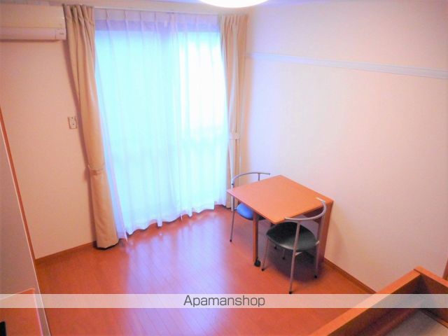 レオパレスフォレストの居間写真