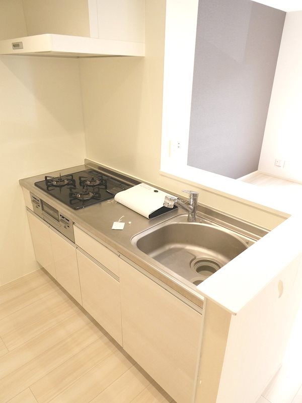 キッチン　クリーニング前の写真です。