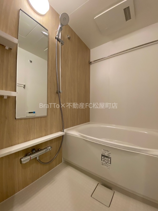 バス・シャワールーム　バス（浴室乾燥機・追い焚き機能付き）