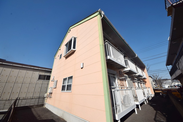 建物外観　～青い空、白い雲～