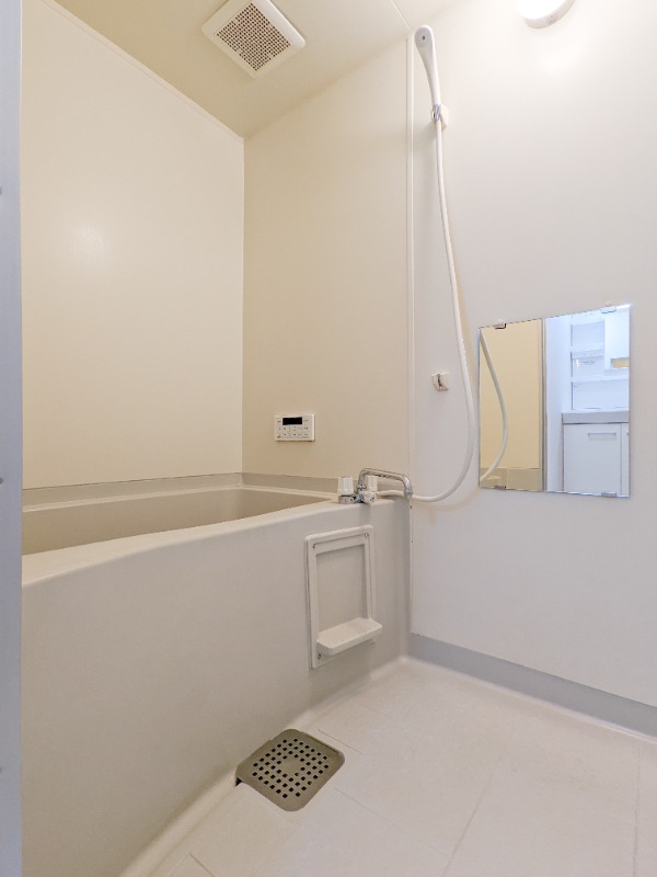 バス・シャワールーム　図面と現状に相違がある場合には現状を優先