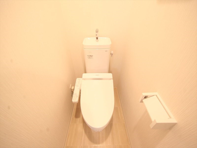 トイレ　温水洗浄暖房便座付トイレ
