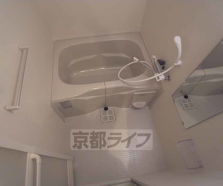 バス・シャワールーム　清潔感のあるバスルームです