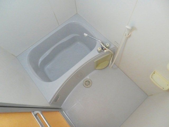バス・シャワールーム　広めの浴室です。