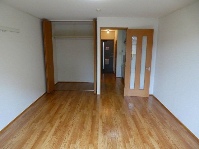 居室・リビング　広めの洋室9帖あります。