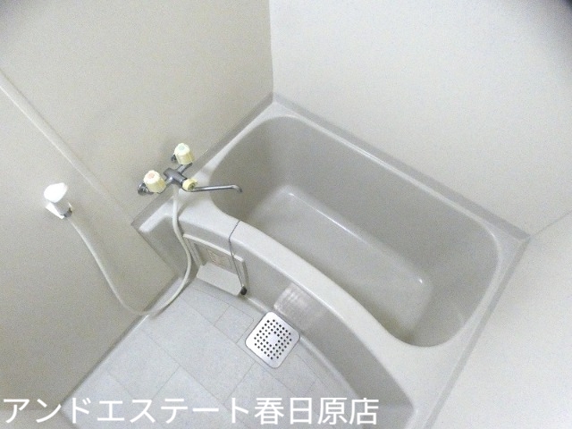 バス・シャワールーム　ワイドな浴槽