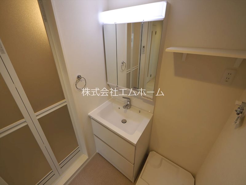 洗面設備　脱衣所　独立洗面台（シャンプードレッサー付）