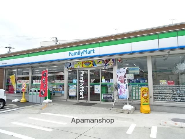 コンビニ　ファミリーマート（コンビニ）まで469m